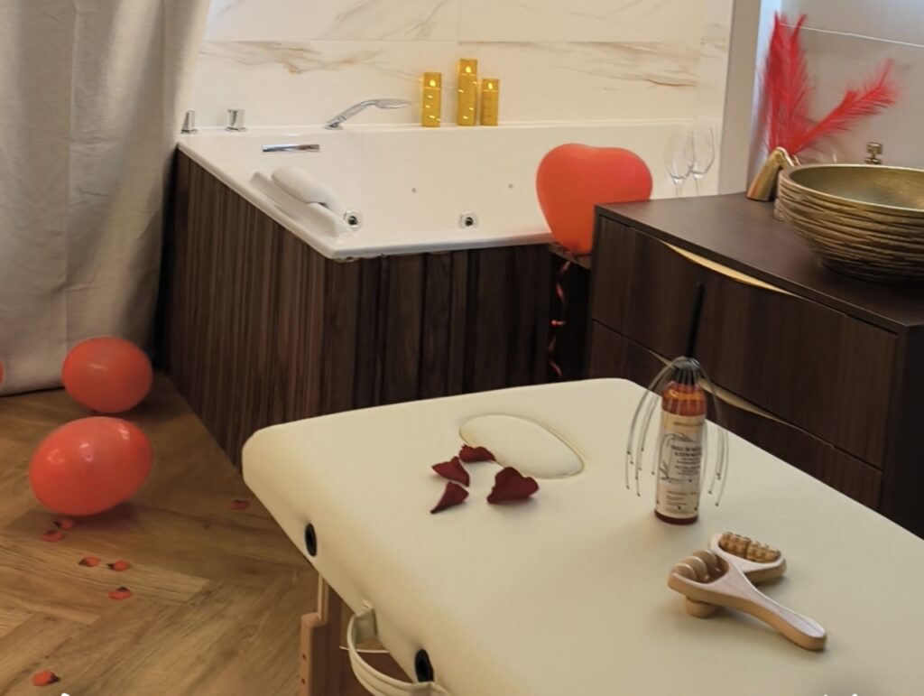 pack PLAISIR 49€ - table de massage, huile, accessoires, peignoirs satin, chaussons