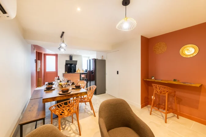 bureau-travail-wifi-fibre-groupe-bastide.webp