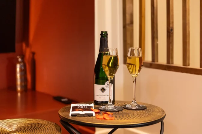 pack gourmandise optionnel avec champagne, caramels, chocolats et guimauves