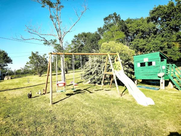 jardin avec jeux pour enfants