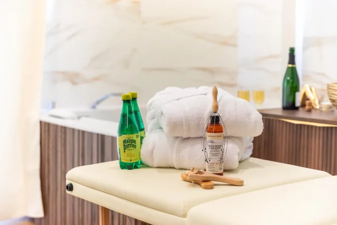 pack plaisir optionnel avec table de massage, accessoires...
