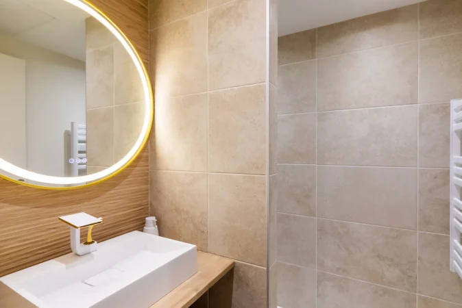 salle-de-bain-gite-famille-puymirol.webp