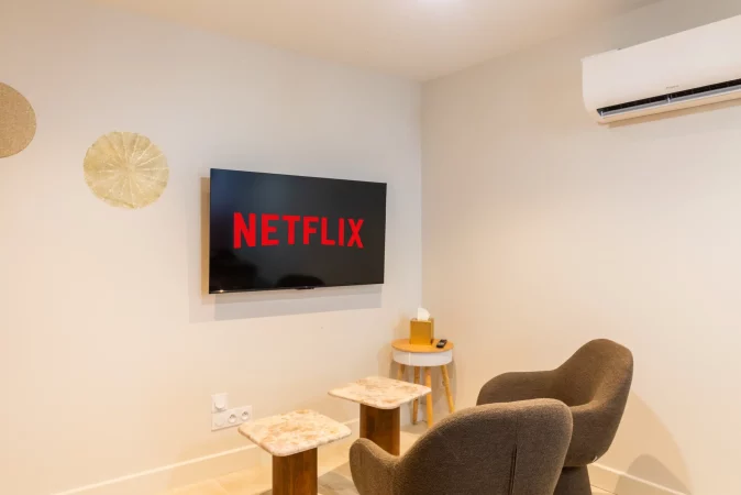 salon-tv-gite-premium-bastide.webp