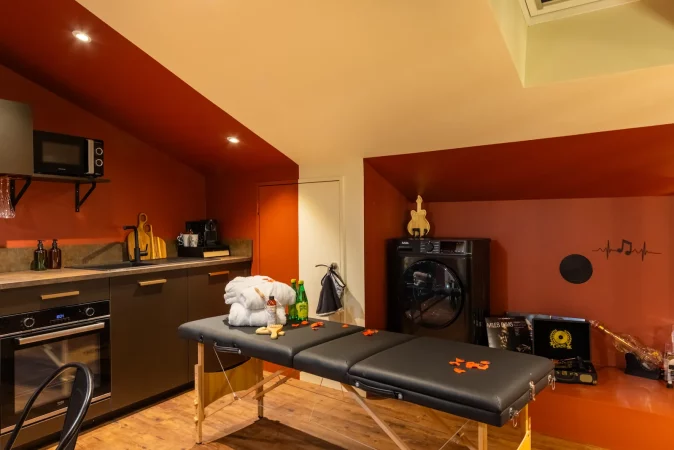 table de massage en option pour les couples souhaitant se détendre et se retrouver