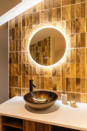 miroir rétro-éclairé et avec fonction désembuage intégrée